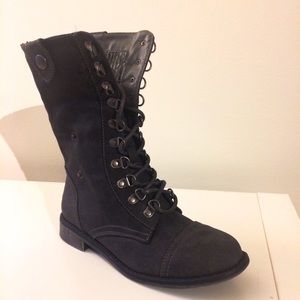 ✨HP✨JustFab Grey Combat Boots